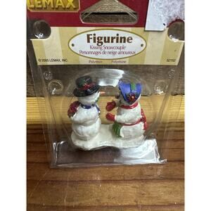 Lemax 2005 Kissing Snow Couple Snowman Man Snow Woman Christmas Village Figurine